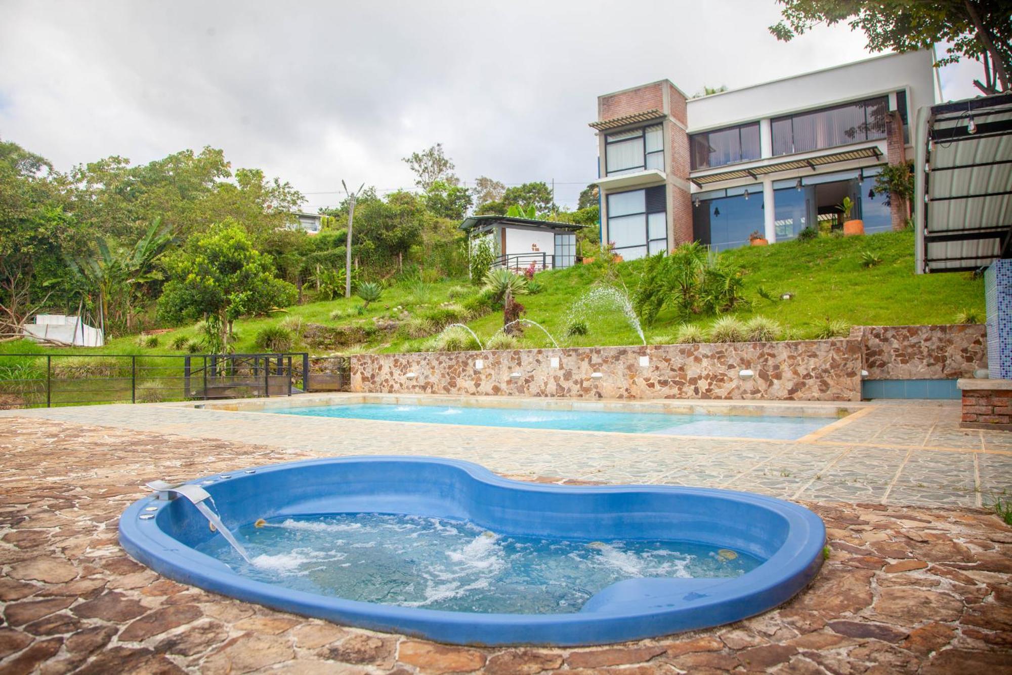 Villa Lujosa En La Cumbre, Piscina, Jacuzzi, Wifi, 5br