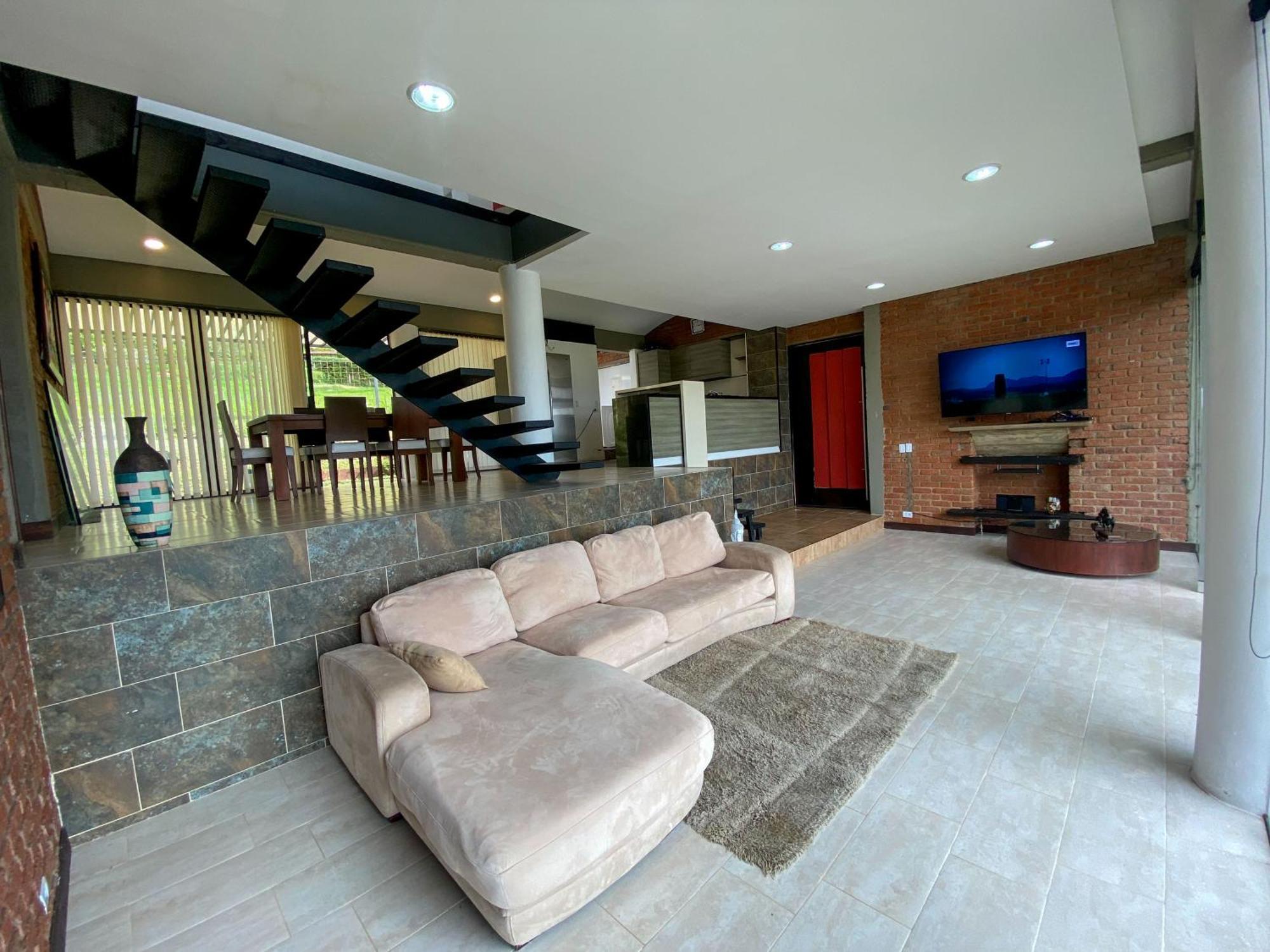 Lujosa En La Cumbre, Piscina, Jacuzzi, Wifi, 5br * La Cumbre (Valle del Cauca)
