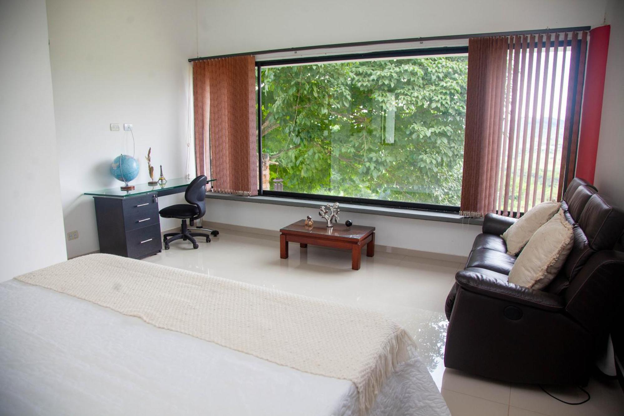 Lujosa En La Cumbre, Piscina, Jacuzzi, Wifi, 5br *