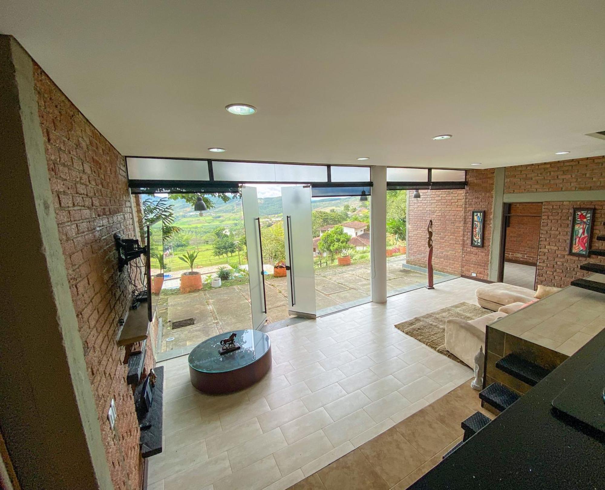 Lujosa En La Cumbre, Piscina, Jacuzzi, Wifi, 5br * La Cumbre (Valle del Cauca)