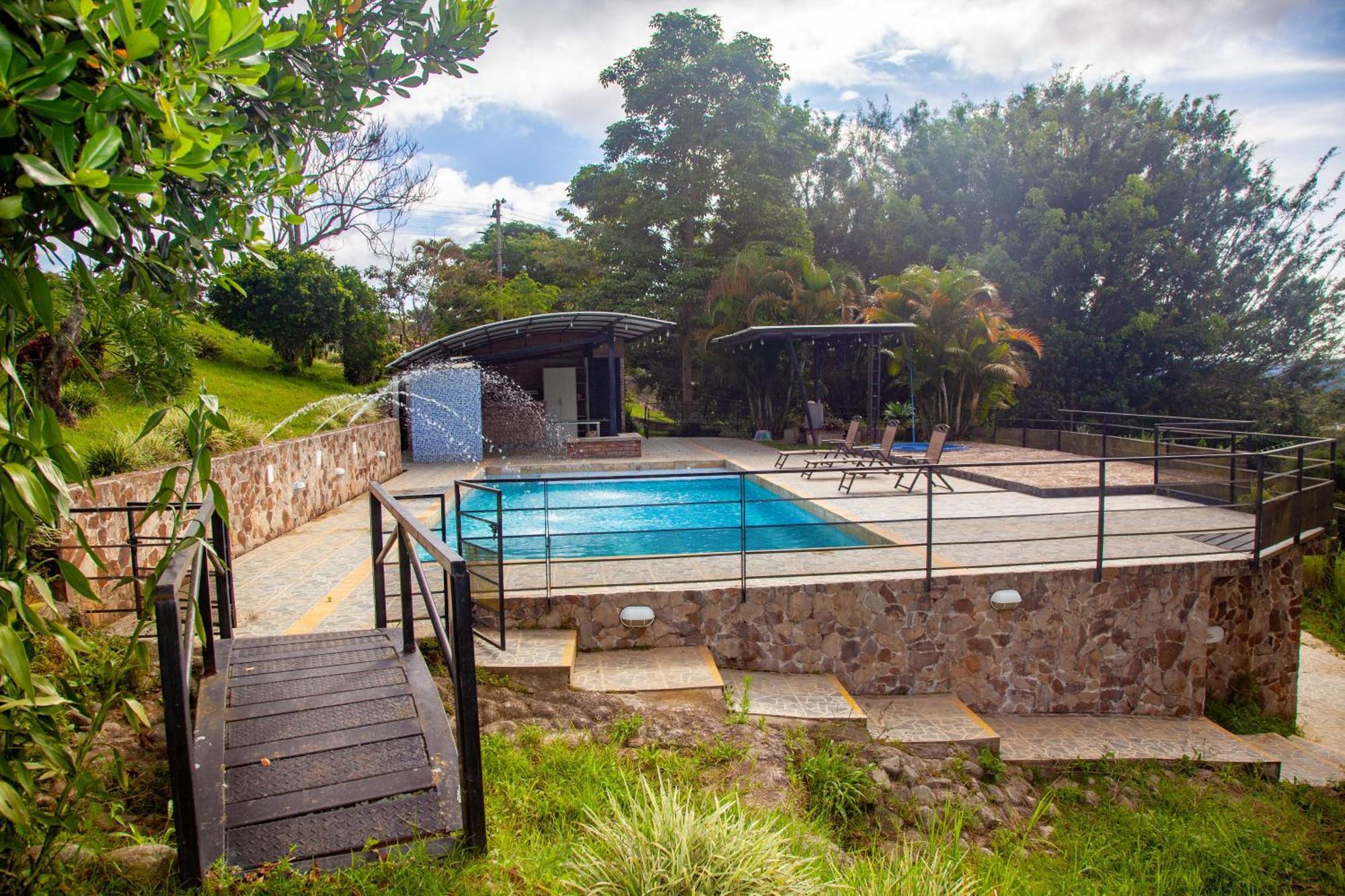 Lujosa En La Cumbre, Piscina, Jacuzzi, Wifi, 5br