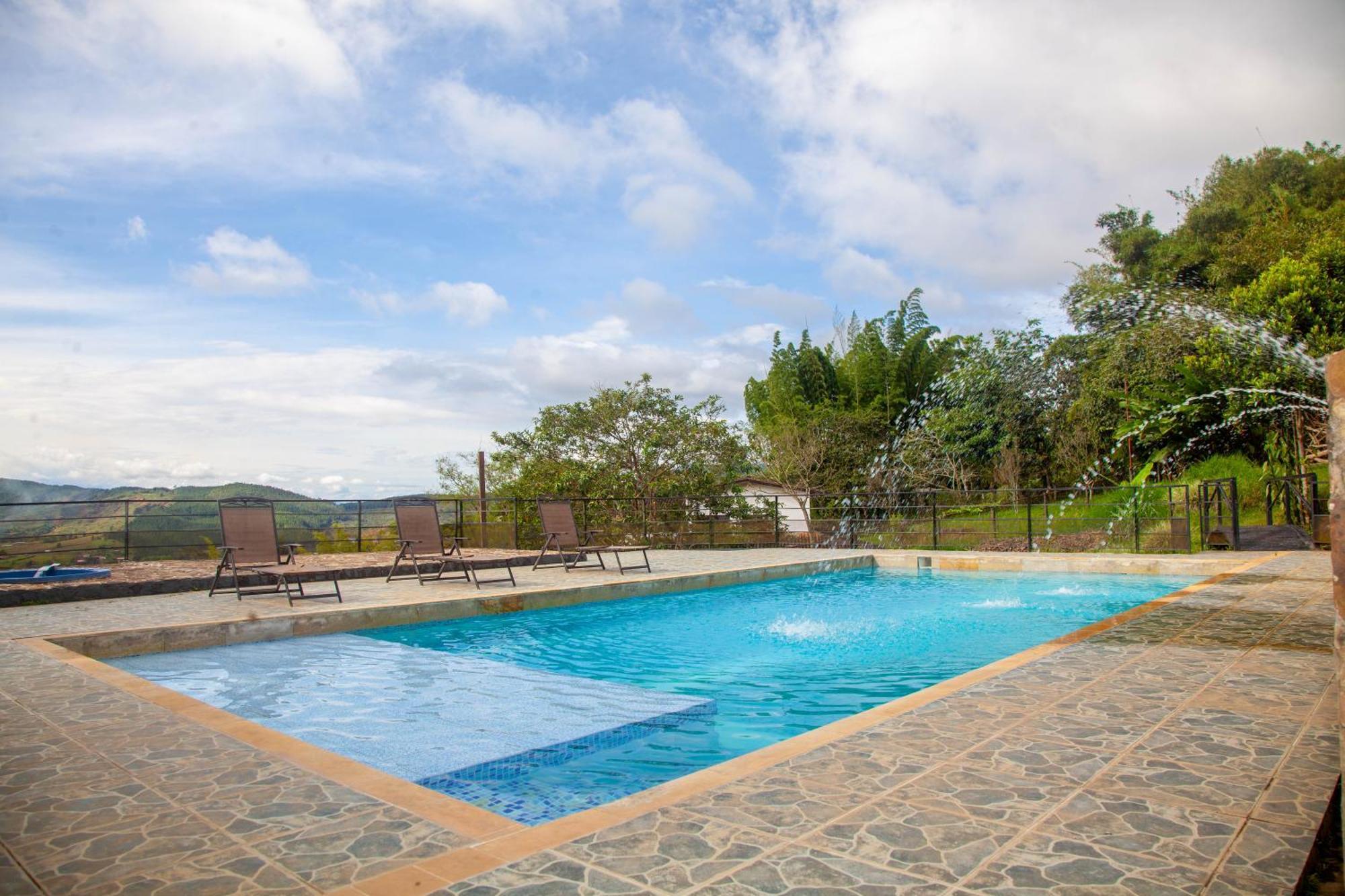 Lujosa En La Cumbre, Piscina, Jacuzzi, Wifi, 5br Villa *