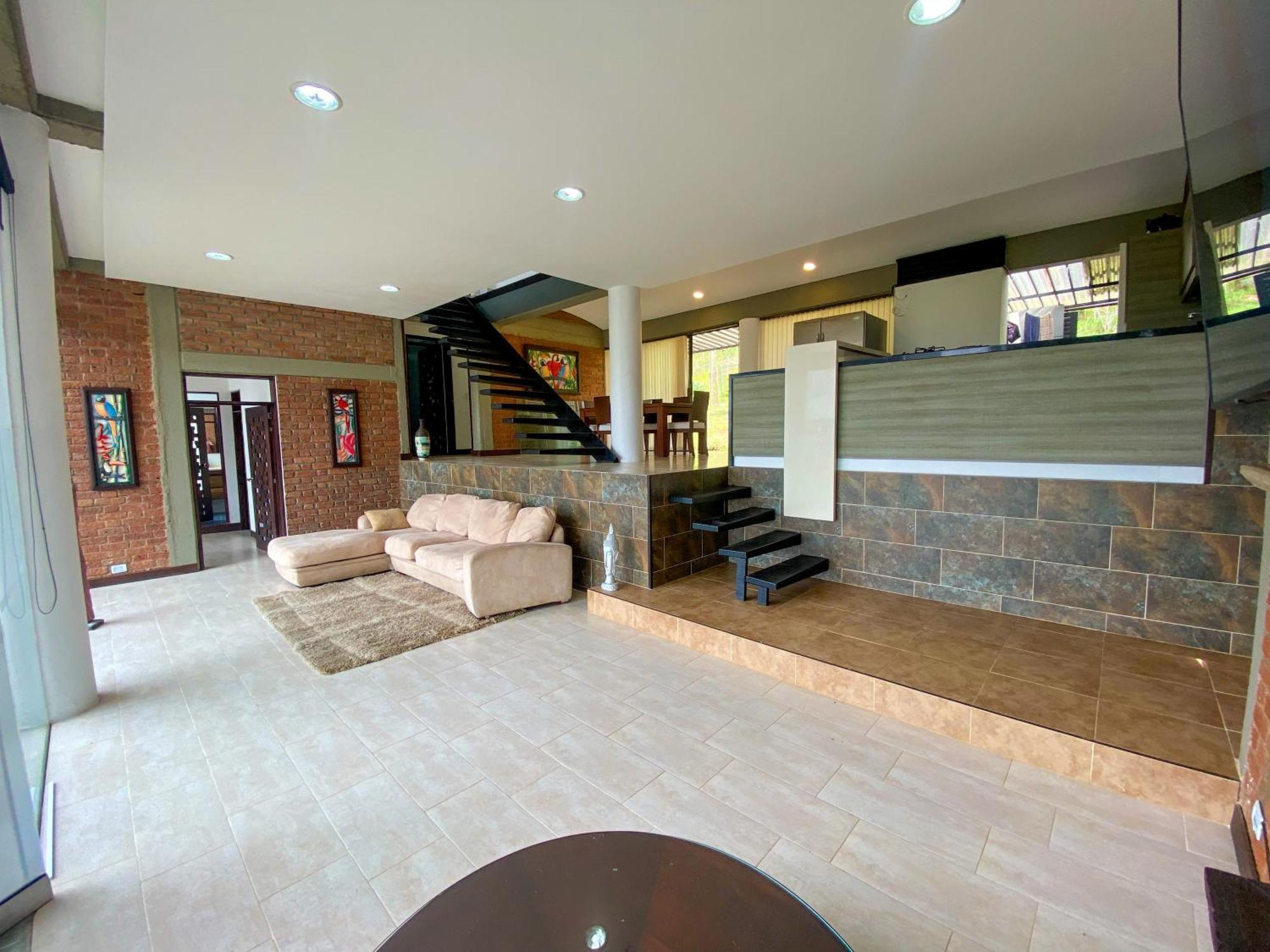 Lujosa En La Cumbre, Piscina, Jacuzzi, Wifi, 5br *