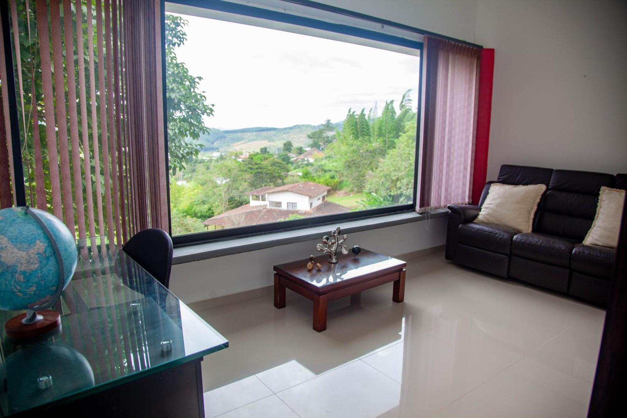 Lujosa En La Cumbre, Piscina, Jacuzzi, Wifi, 5br Villa