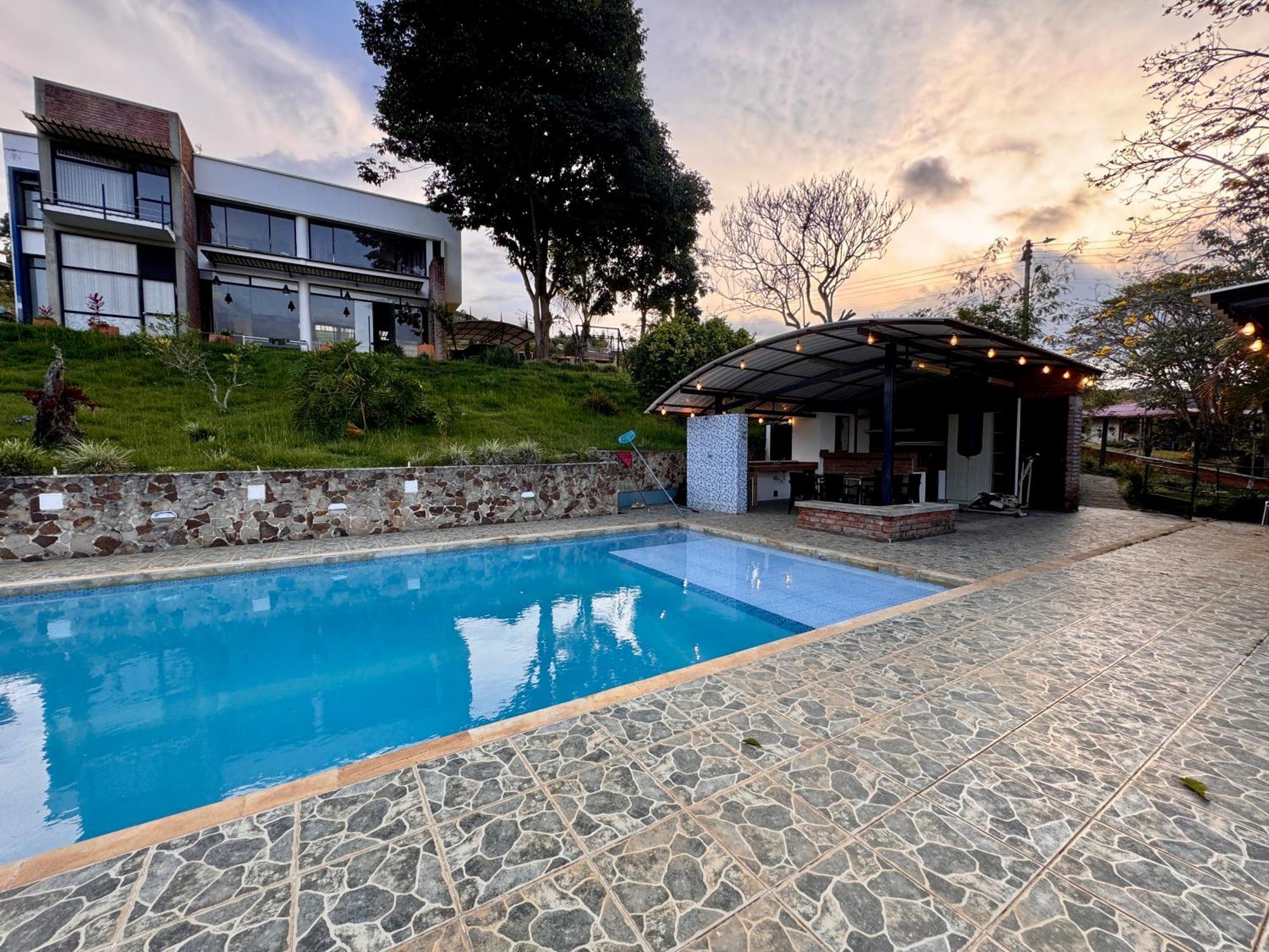 Lujosa En La Cumbre, Piscina, Jacuzzi, Wifi, 5br Villa *